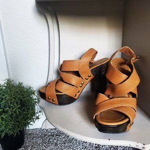 *HP* The Lucky Brand Leather Healed Sandals